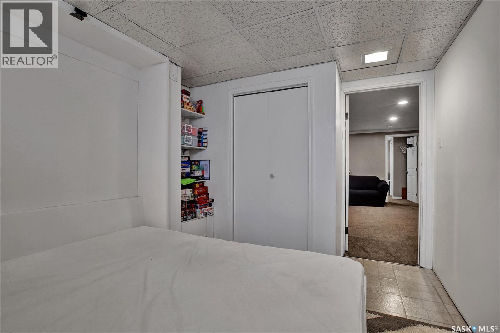 1104 Mcmillan Avenue, Saskatoon, SK - Indoor Photo Showing Bedroom