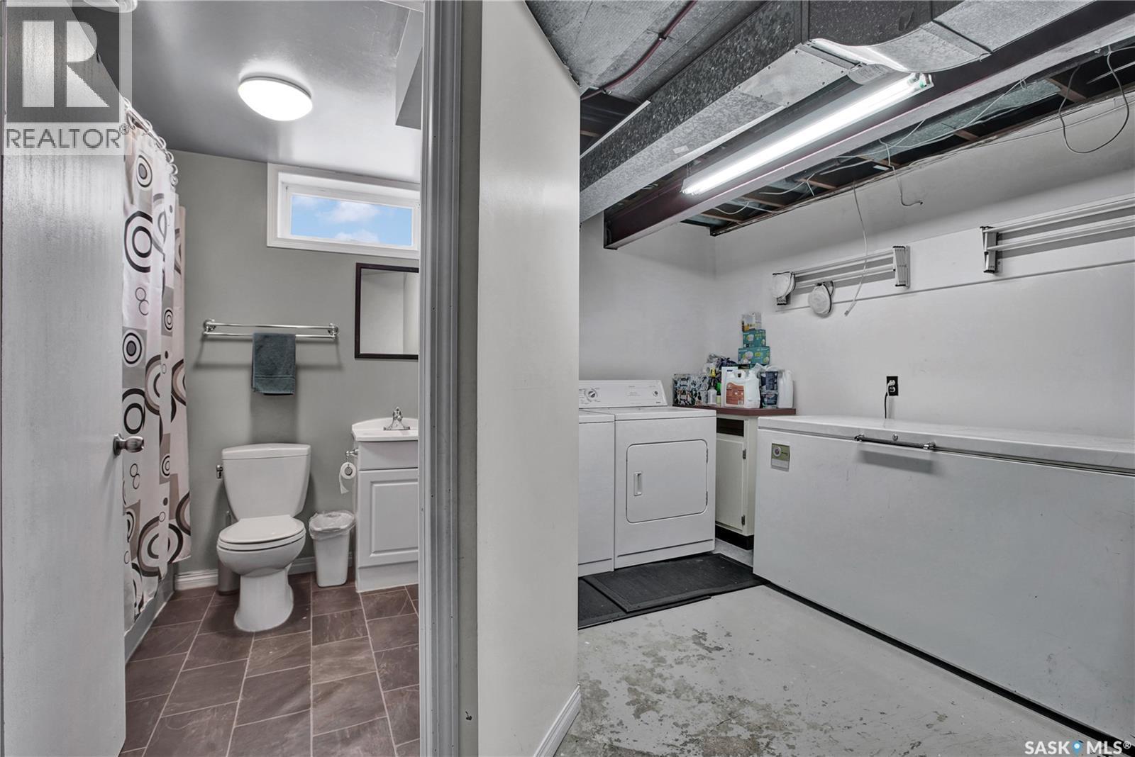 1104 Mcmillan Avenue, Saskatoon, SK - Indoor Photo Showing Laundry Room