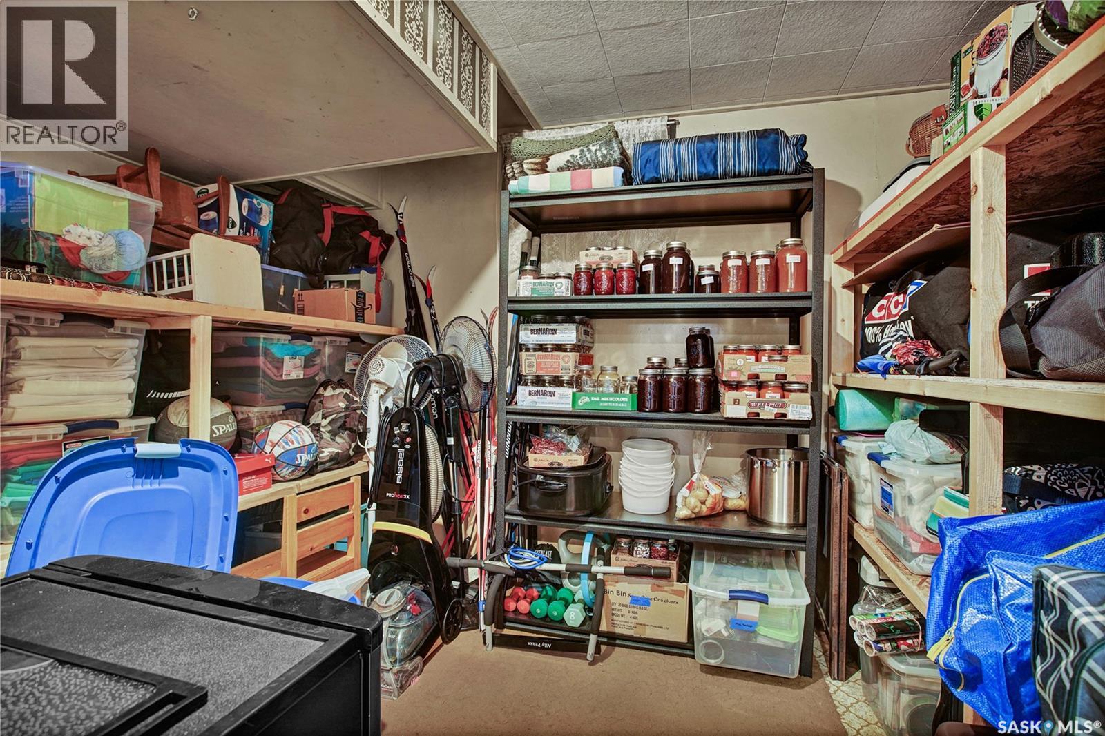 1104 Mcmillan Avenue, Saskatoon, SK - Indoor With Storage