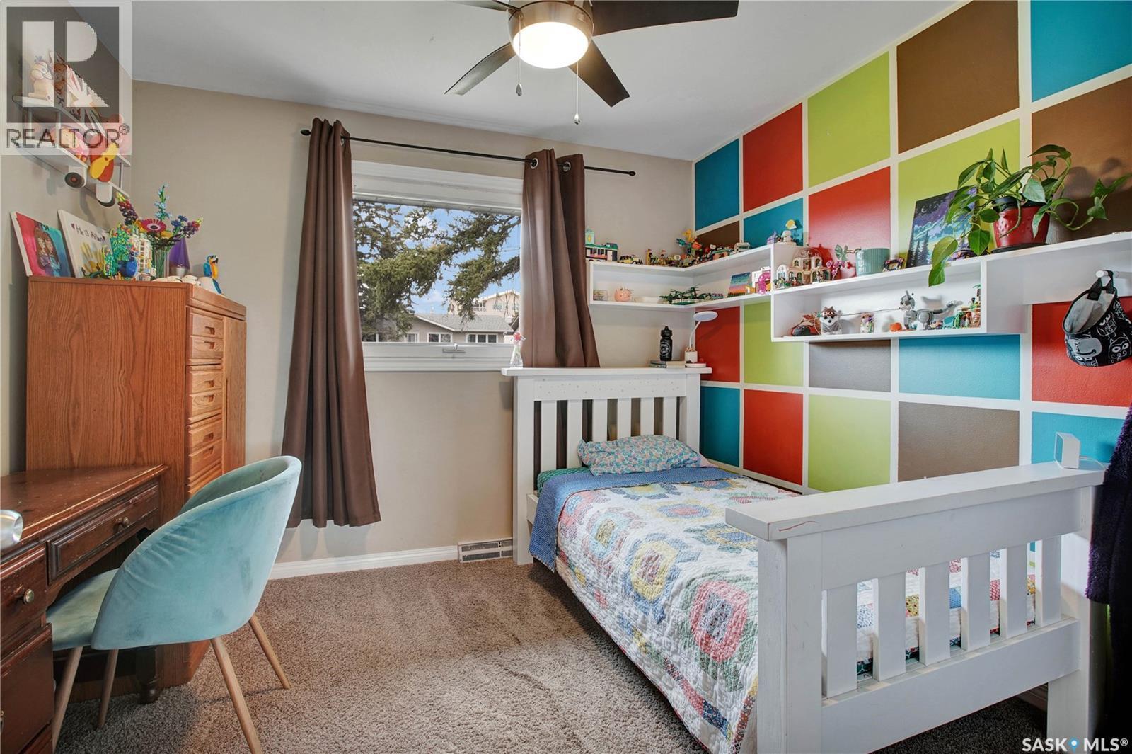 1104 Mcmillan Avenue, Saskatoon, SK - Indoor Photo Showing Bedroom