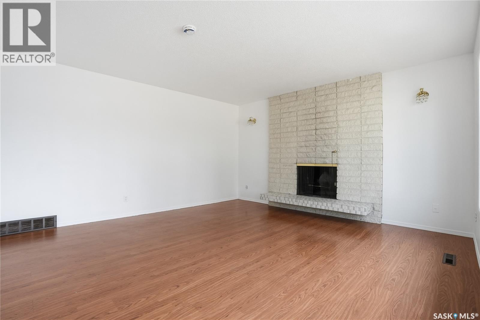 1044 East Centre, Saskatoon, SK - Indoor Photo Showing Living Room With Fireplace