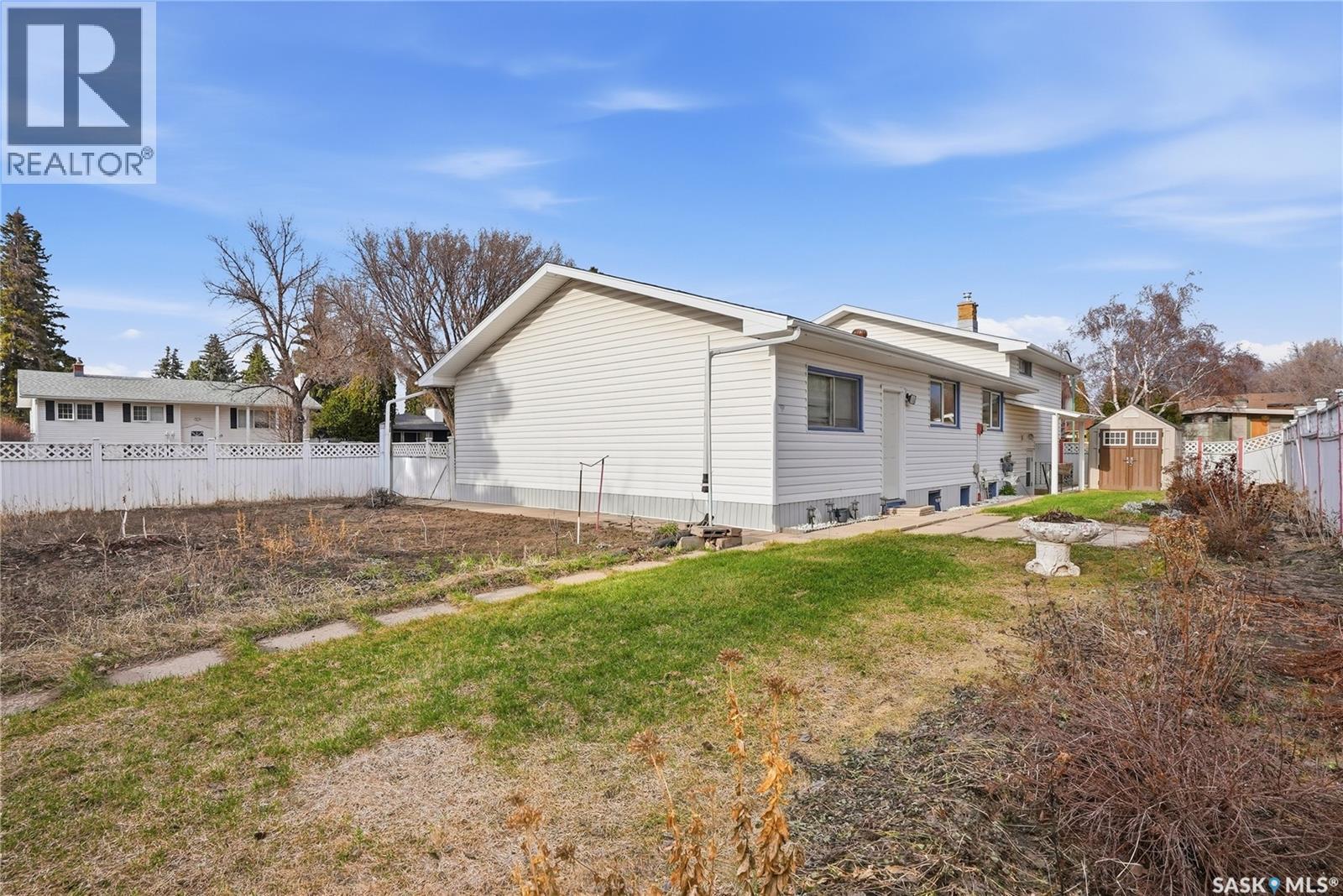 1044 East Centre, Saskatoon, SK - Outdoor