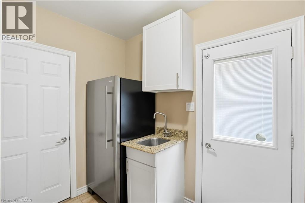 9 Stone Gate Drive, Grimsby, ON - Indoor Photo Showing Other Room