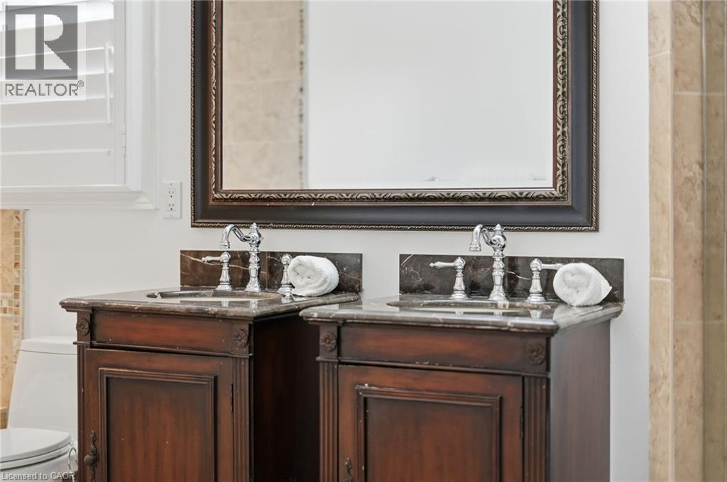 9 Stone Gate Drive, Grimsby, ON - Indoor Photo Showing Bathroom