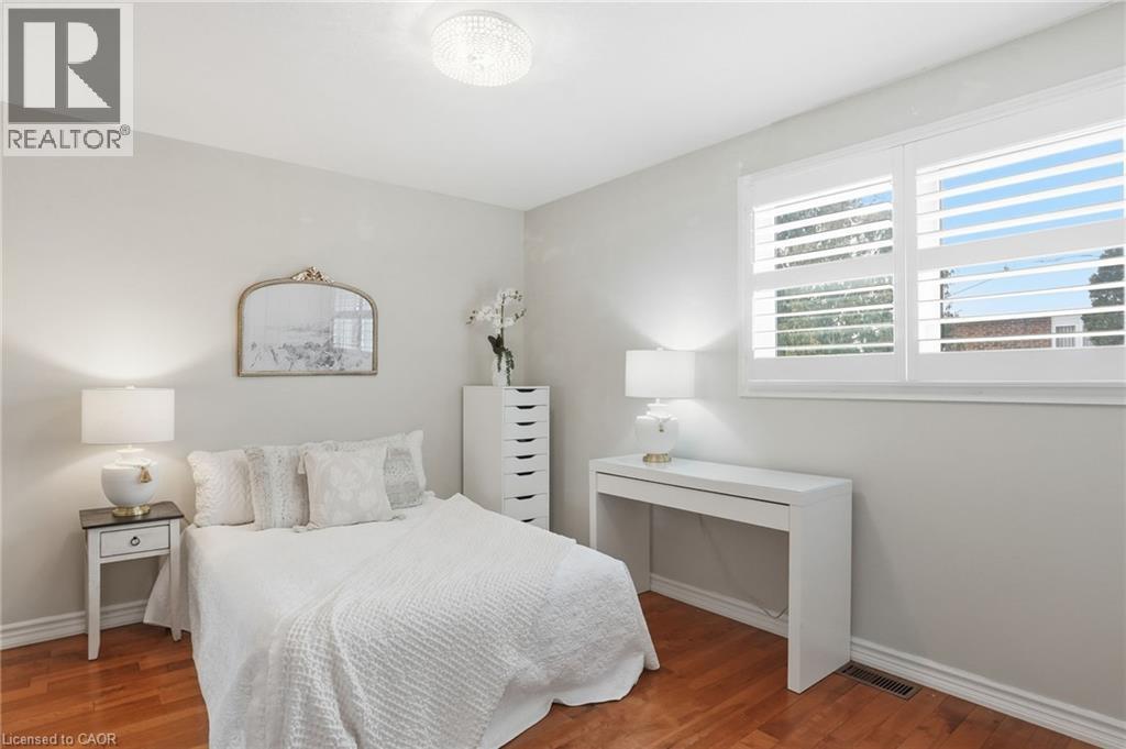 9 Stone Gate Drive, Grimsby, ON - Indoor Photo Showing Bedroom