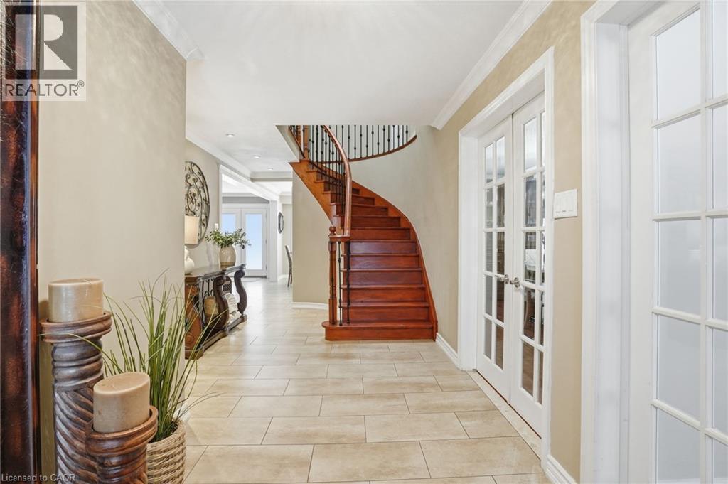 9 Stone Gate Drive, Grimsby, ON - Indoor Photo Showing Other Room