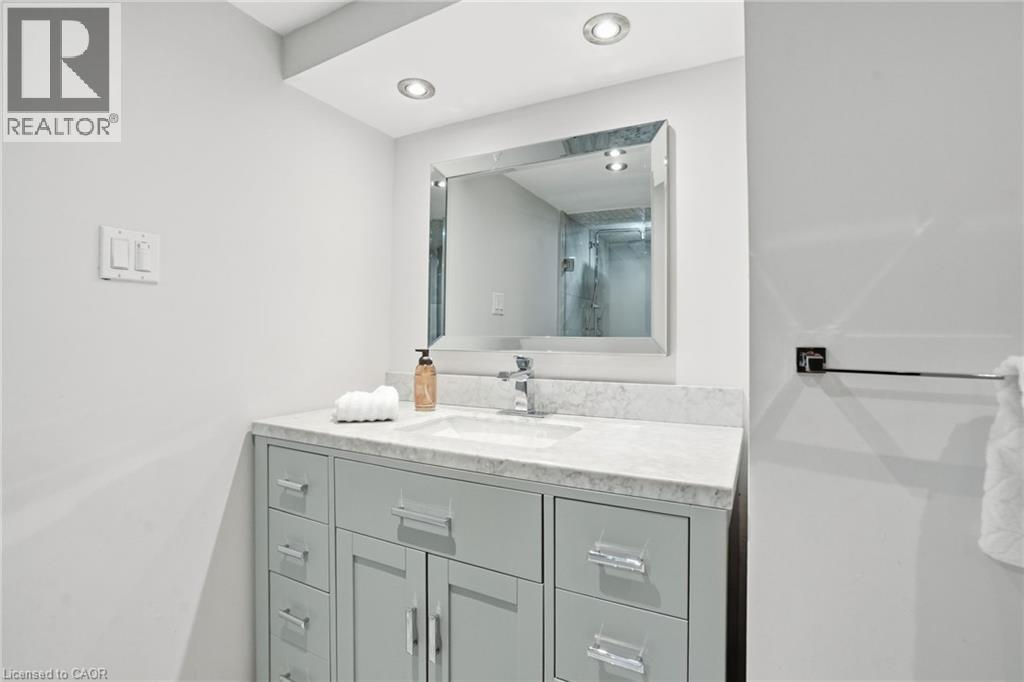 9 Stone Gate Drive, Grimsby, ON - Indoor Photo Showing Bathroom
