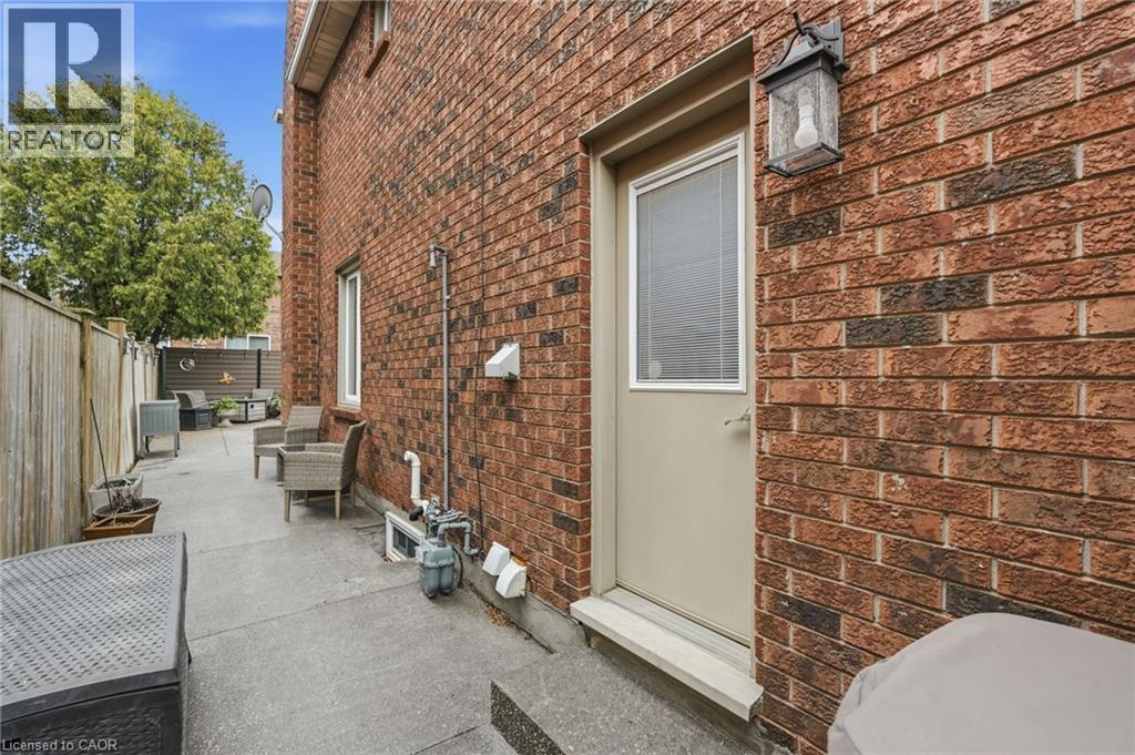 9 Stone Gate Drive, Grimsby, ON - With Exterior