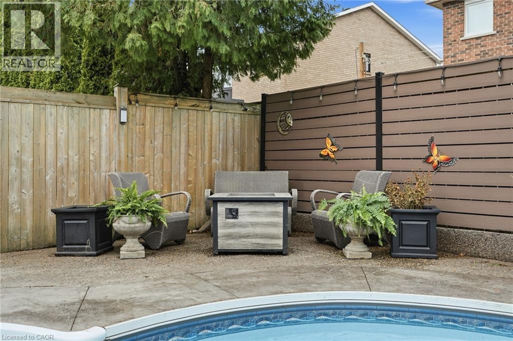9 Stone Gate Drive, Grimsby, ON - Outdoor With Exterior