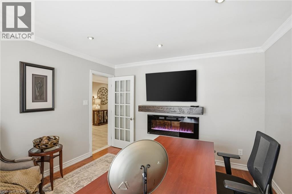 9 Stone Gate Drive, Grimsby, ON - Indoor With Fireplace