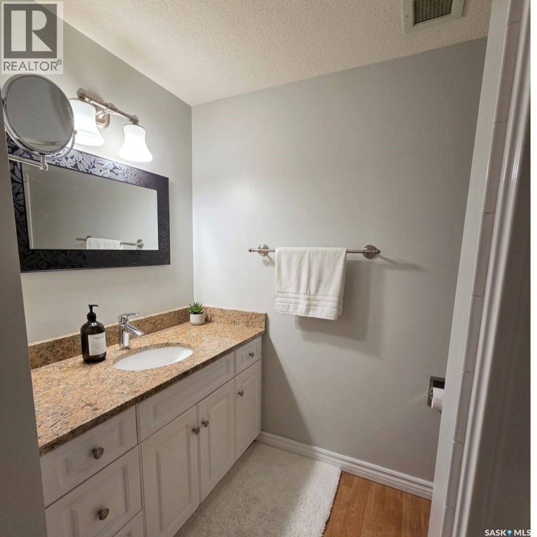 205 2244 Smith Street, Regina, SK - Indoor Photo Showing Bathroom