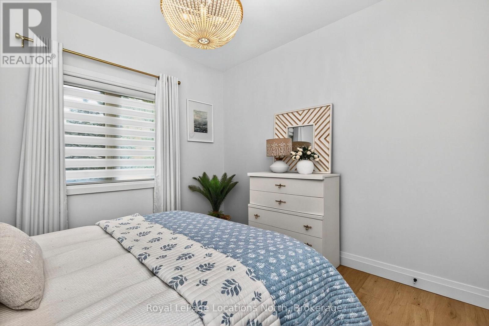 15 Pinecone Avenue, Tiny, ON - Indoor Photo Showing Bedroom