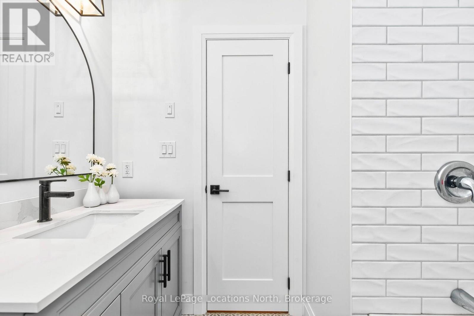 15 Pinecone Avenue, Tiny, ON - Indoor Photo Showing Bathroom