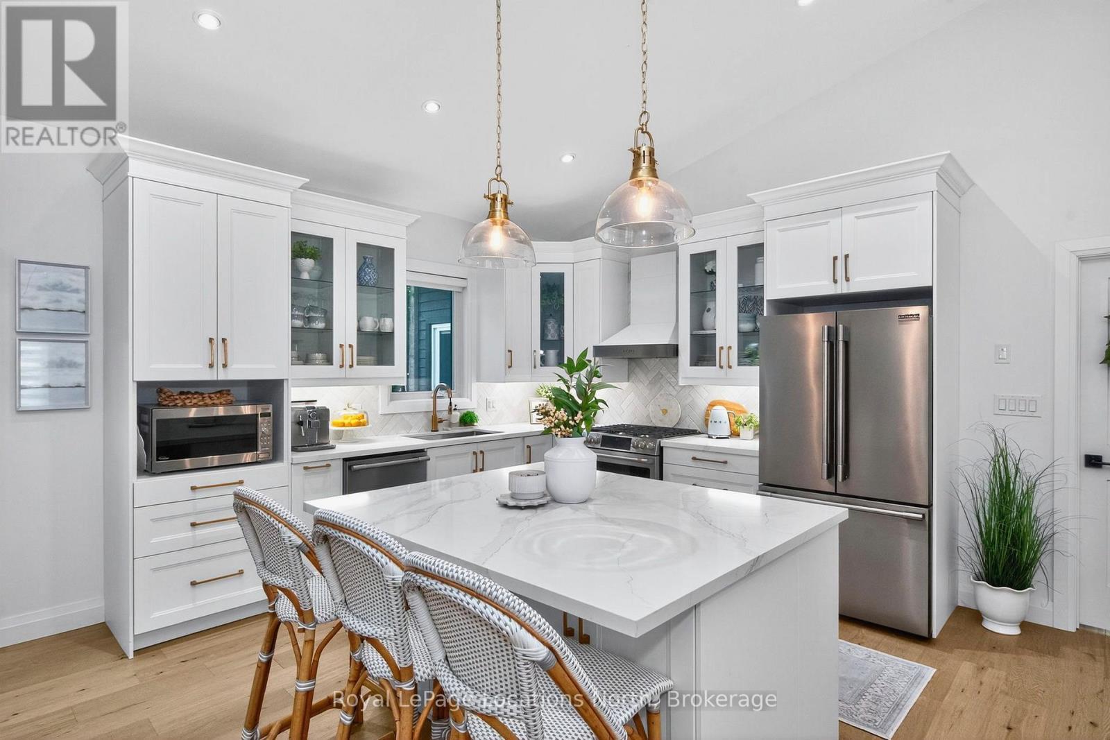 15 Pinecone Avenue, Tiny, ON - Indoor