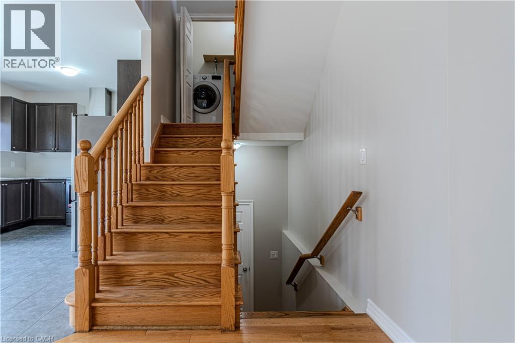 Hardwood staircase featuring wood balusters and a matching handrail - 3896 Tufgar Crescent, Burlington, ON - Indoor Photo Showing Other Room