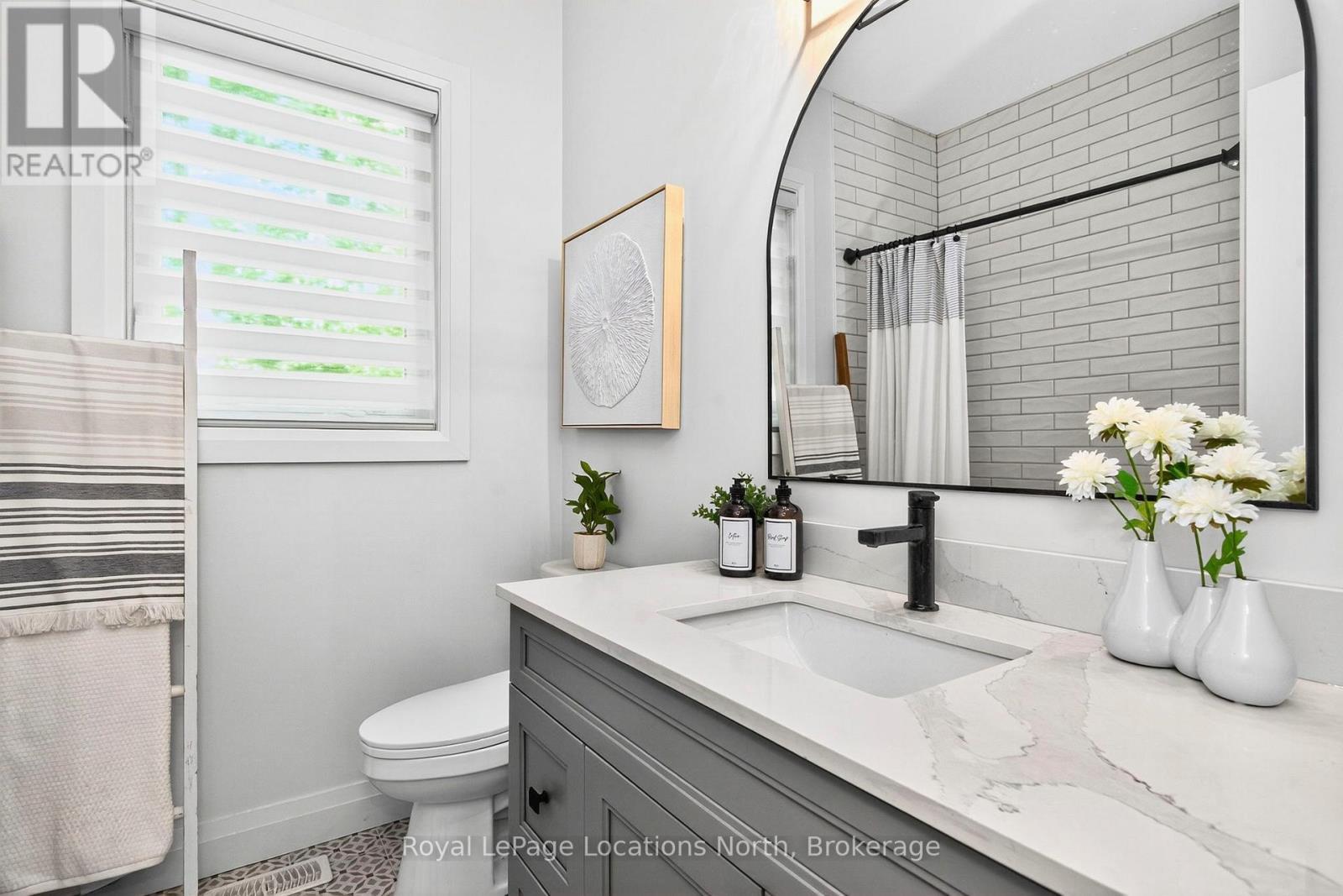 15 Pinecone Avenue, Tiny, ON - Indoor Photo Showing Bathroom
