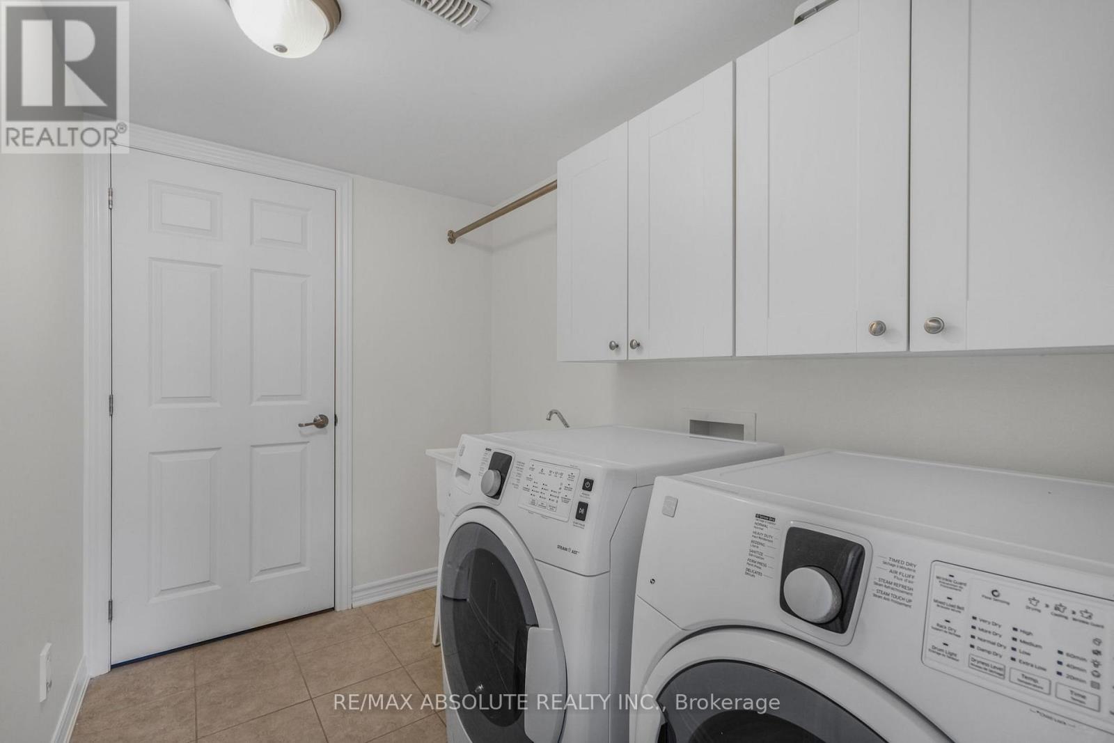121 Helenium Lane, Ottawa, ON - Indoor Photo Showing Laundry Room