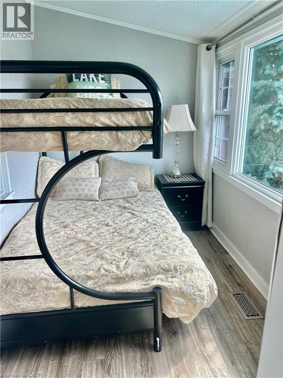 11 Lake Avenue, Cambridge, ON - Indoor Photo Showing Bedroom
