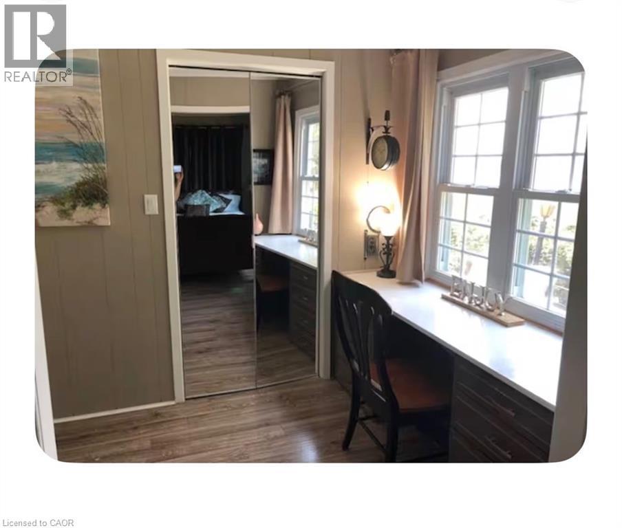 11 Lake Avenue, Cambridge, ON - Indoor