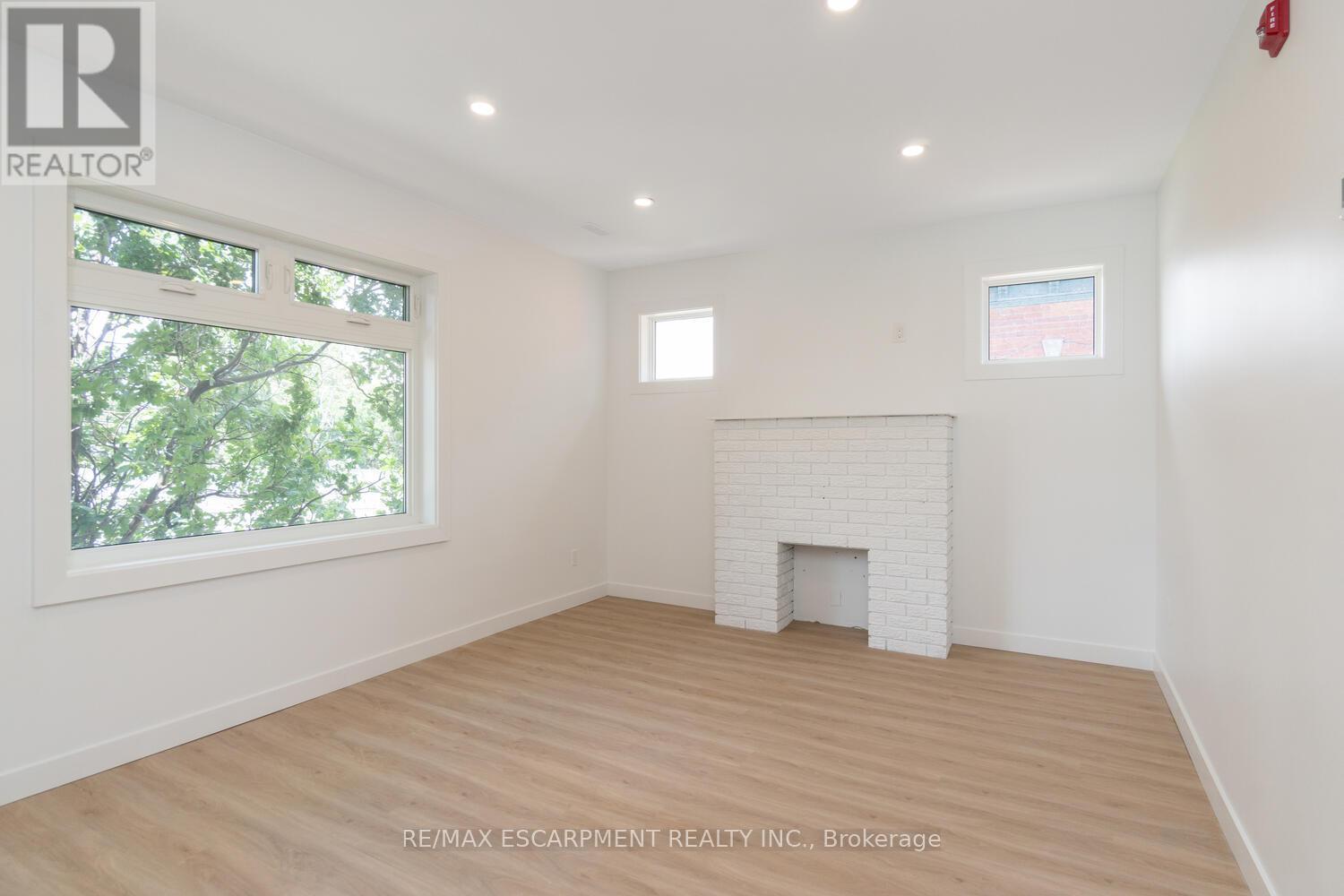 127 Victoria Avenue S, Hamilton, ON - Indoor Photo Showing Other Room