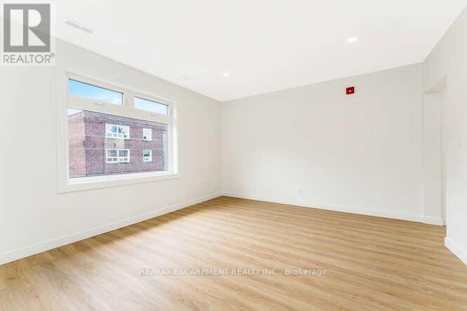 127 Victoria Avenue S, Hamilton, ON - Indoor Photo Showing Other Room