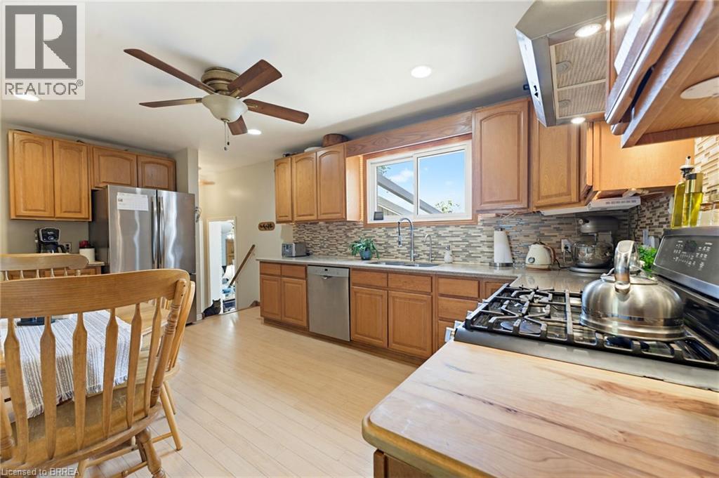12 Mccammon Street, Paris, ON - Indoor Photo Showing Kitchen