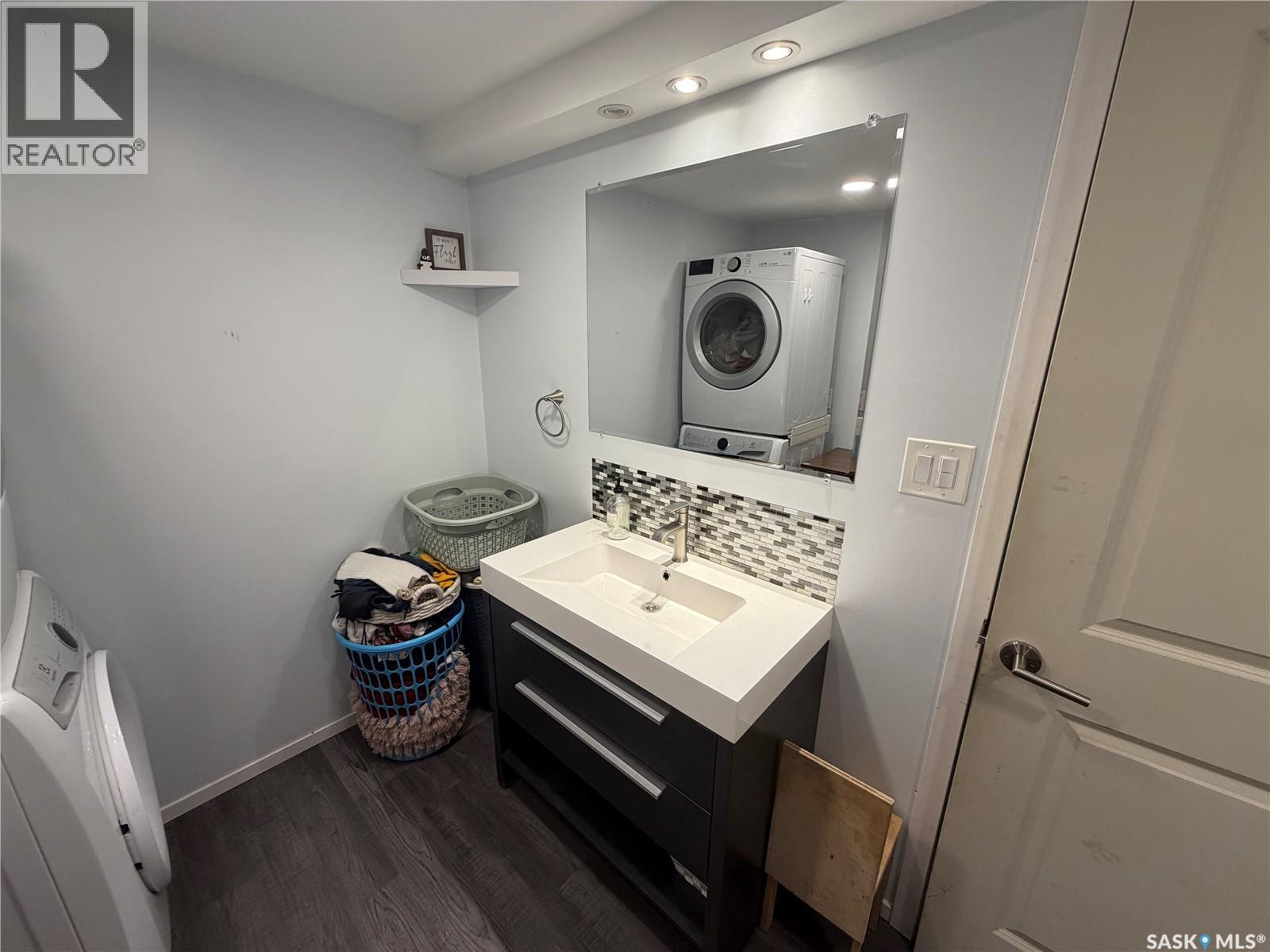 210 2Nd Avenue S, Hepburn, SK - Indoor