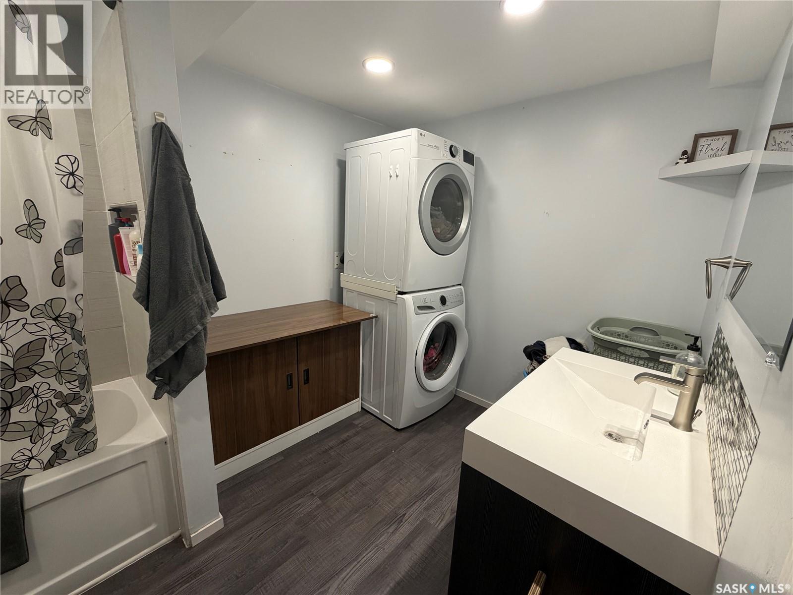 210 2Nd Avenue S, Hepburn, SK - Indoor Photo Showing Laundry Room
