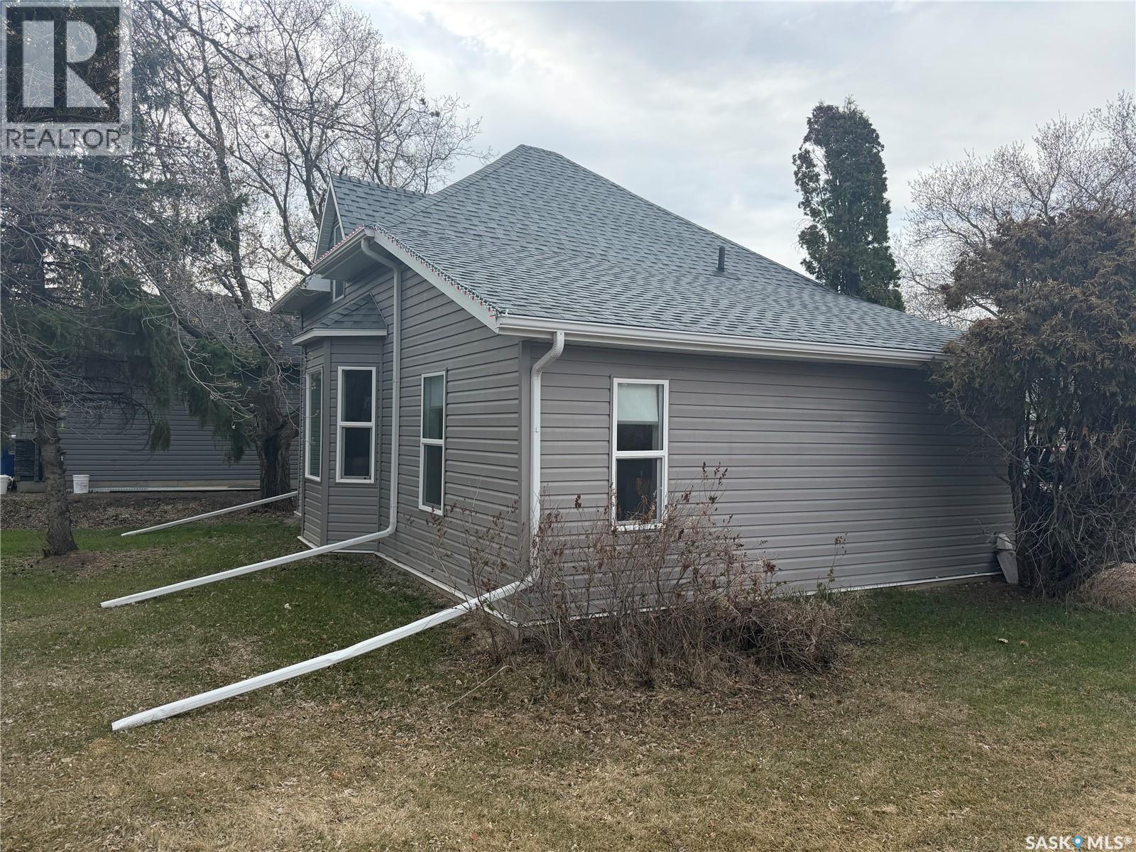 210 2Nd Avenue S, Hepburn, SK - Outdoor