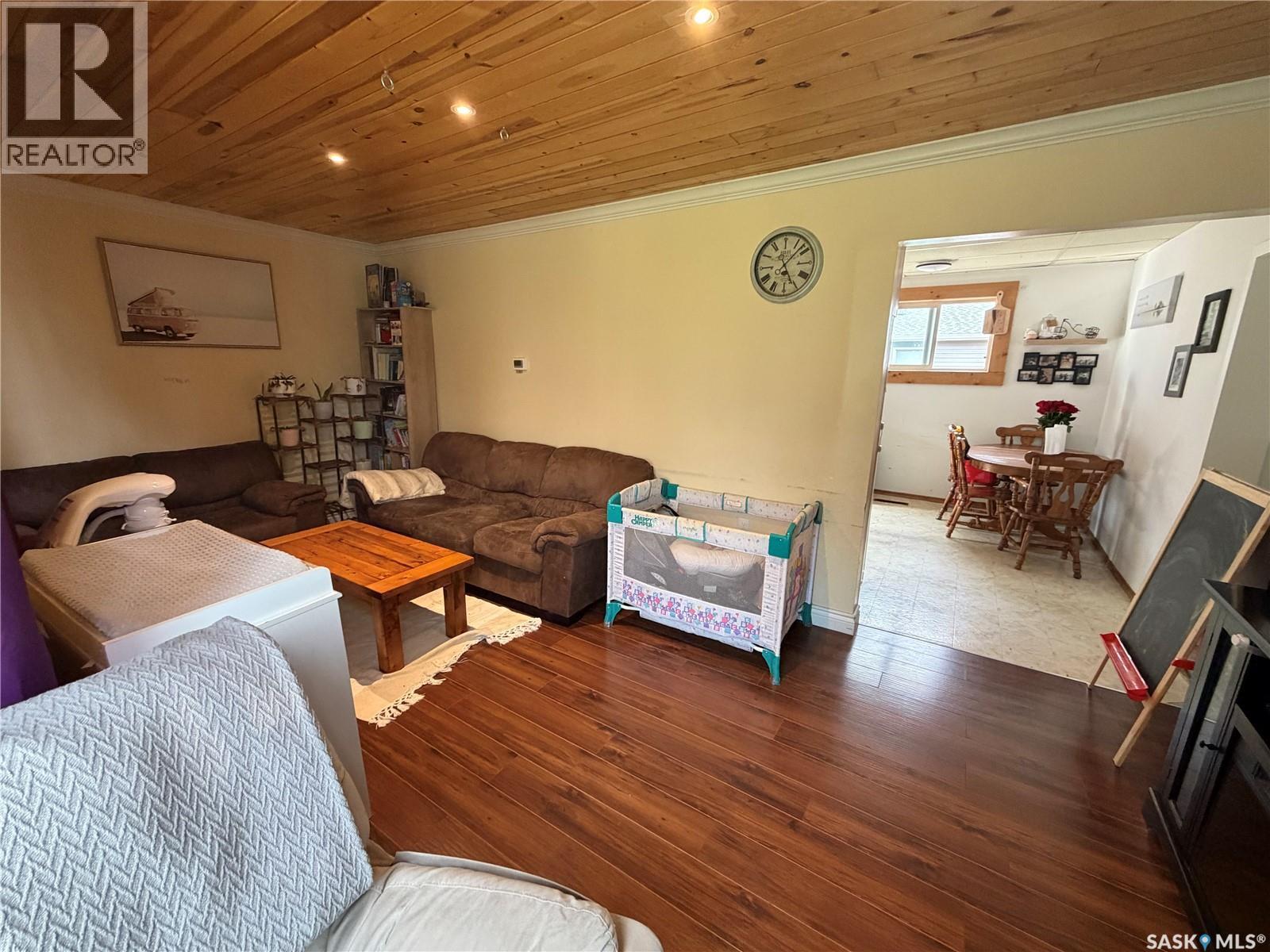 210 2Nd Avenue S, Hepburn, SK - Indoor Photo Showing Living Room