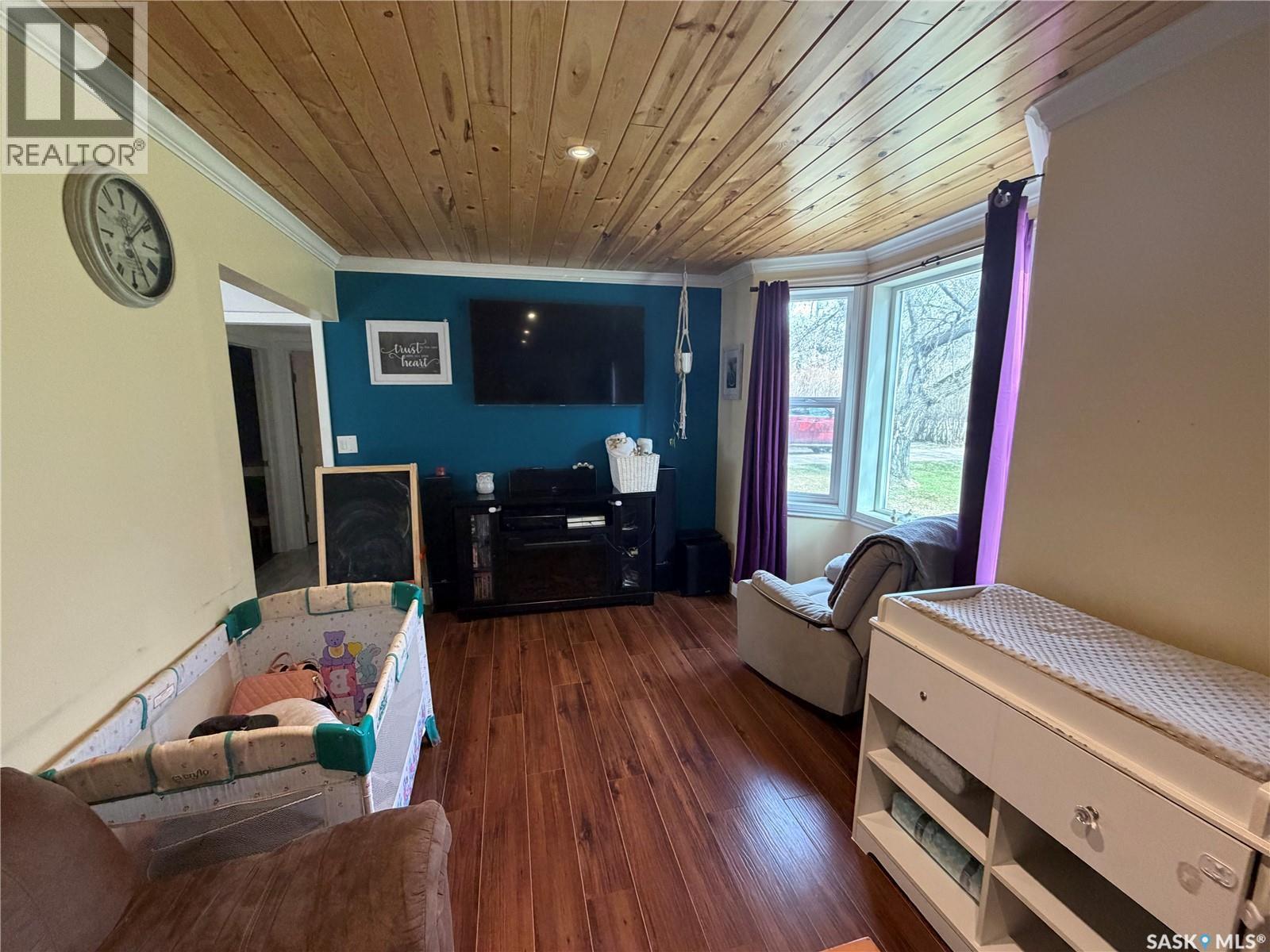 210 2Nd Avenue S, Hepburn, SK - Indoor