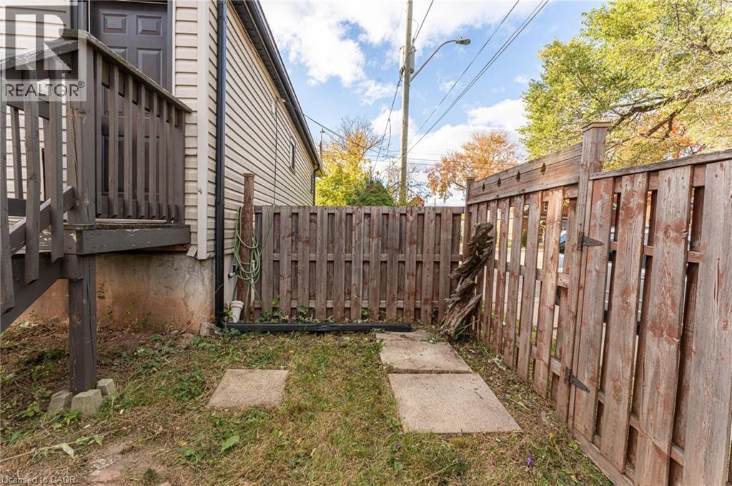 View of yard - 222 Kensington Avenue N, Hamilton, ON - Outdoor