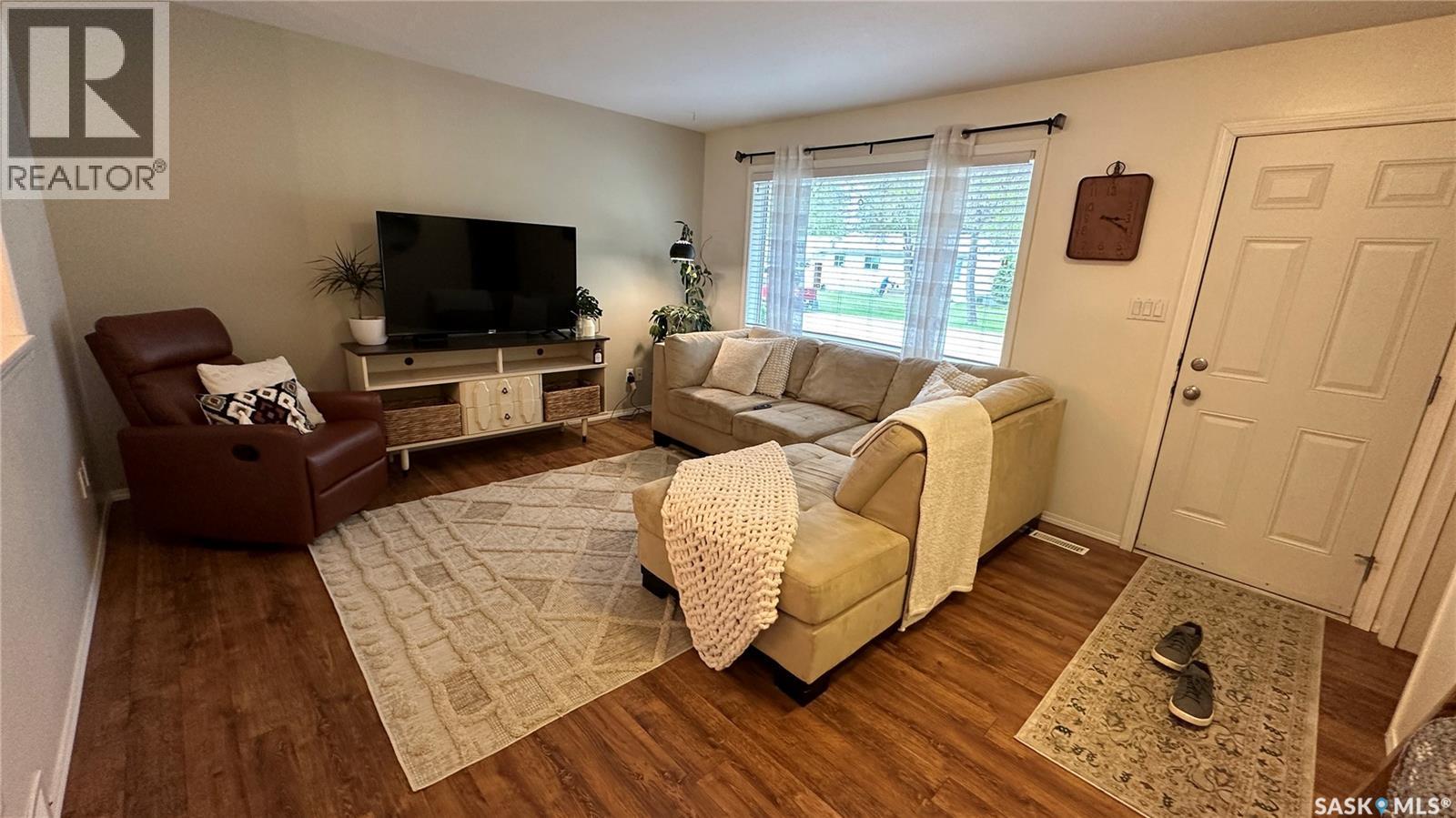 807 107Th Avenue, Tisdale, SK - Indoor Photo Showing Living Room