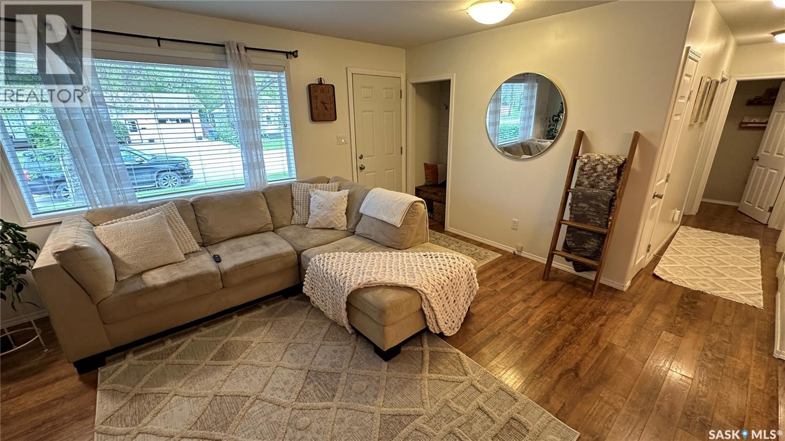 807 107Th Avenue, Tisdale, SK - Indoor Photo Showing Living Room