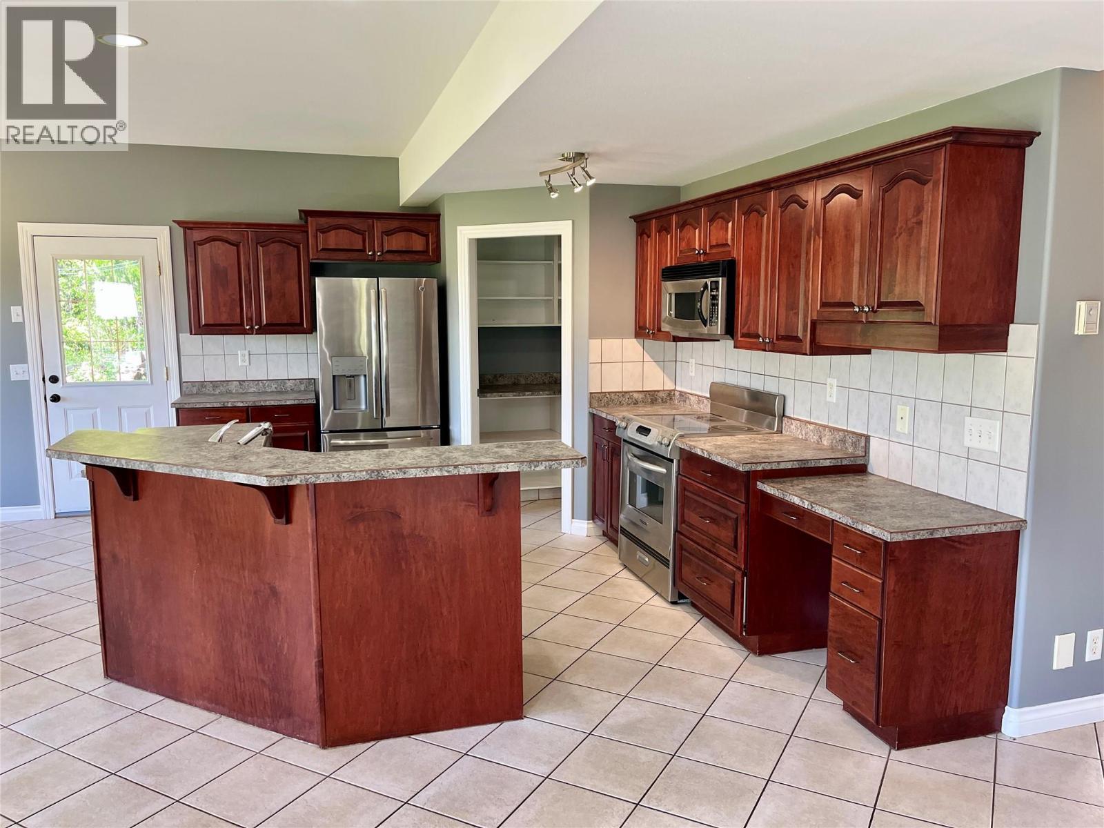 1830 Stepp Pit Road, Sicamous, BC - Indoor Photo Showing Kitchen