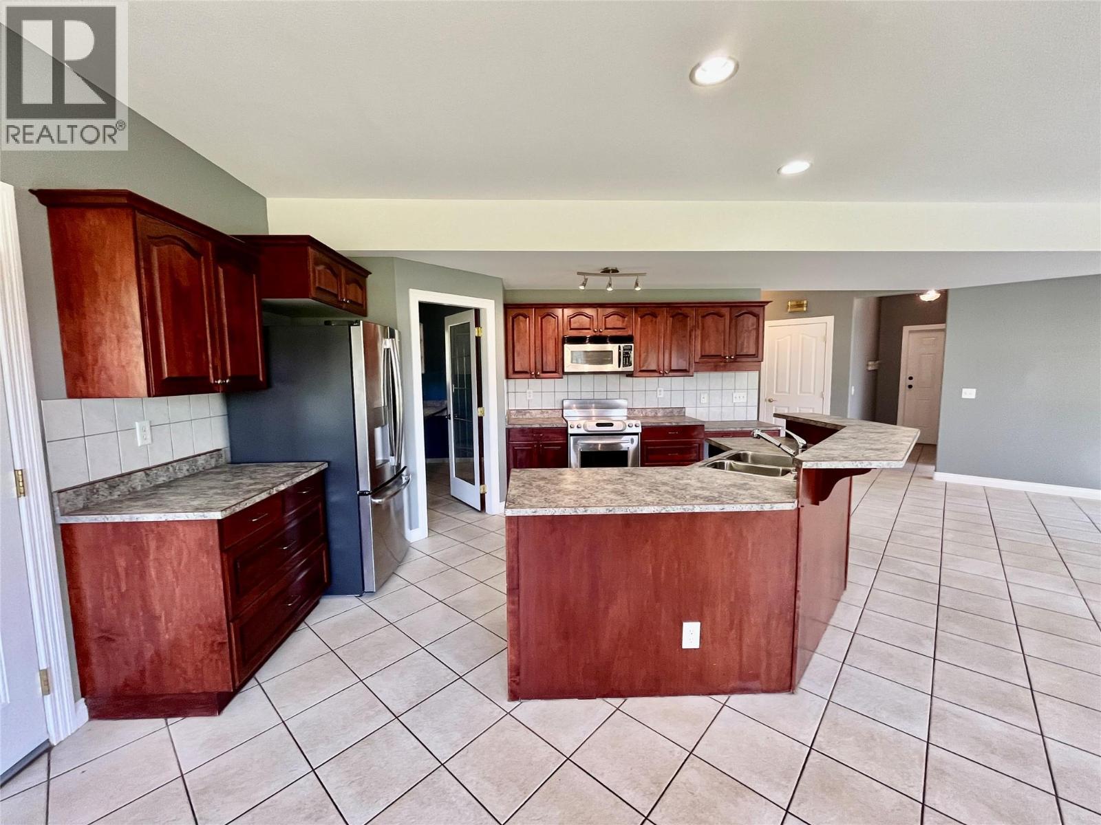 1830 Stepp Pit Road, Sicamous, BC - Indoor Photo Showing Kitchen