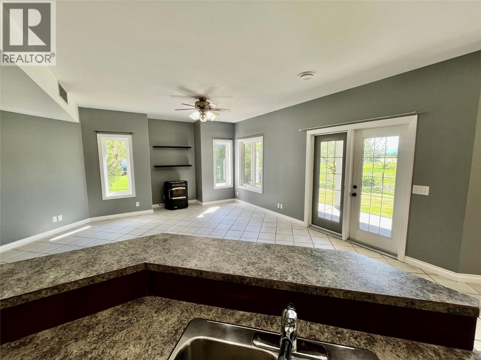 1830 Stepp Pit Road, Sicamous, BC - Indoor With Fireplace