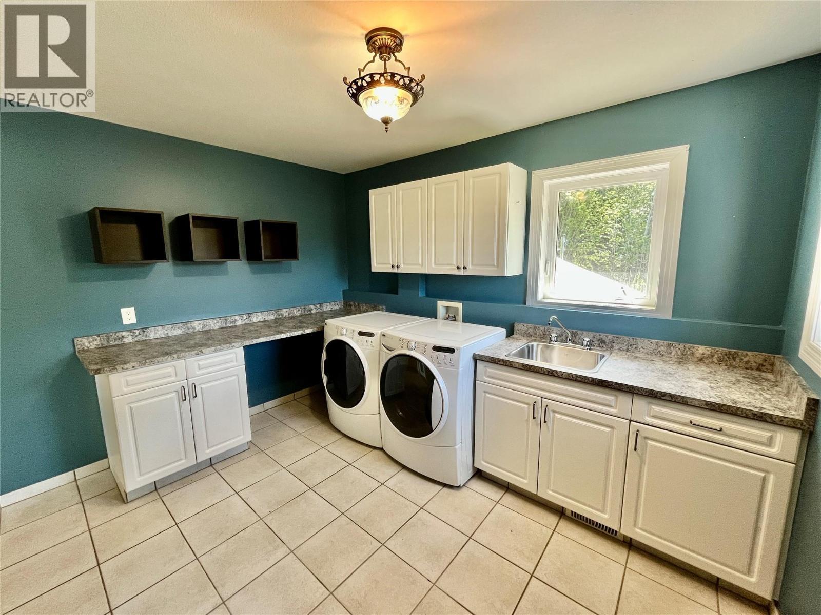 1830 Stepp Pit Road, Sicamous, BC - Indoor Photo Showing Laundry Room