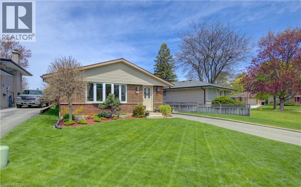 10 Bosworth Crescent, Kitchener, ON - Outdoor