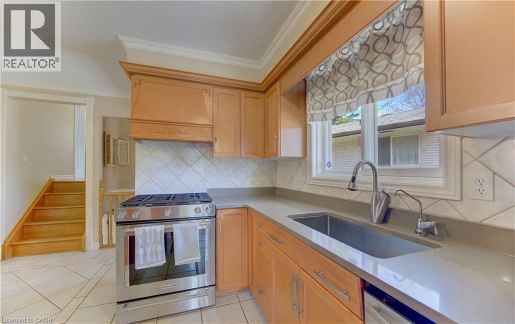 10 Bosworth Crescent, Kitchener, ON - Indoor Photo Showing Kitchen
