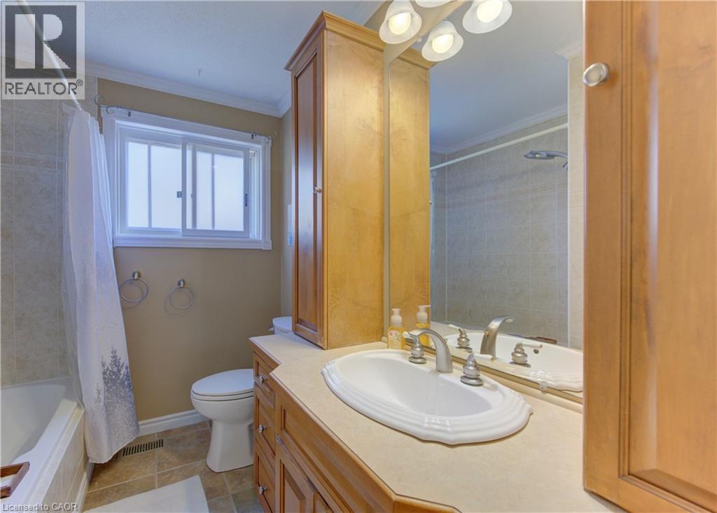 10 Bosworth Crescent, Kitchener, ON - Indoor Photo Showing Bathroom