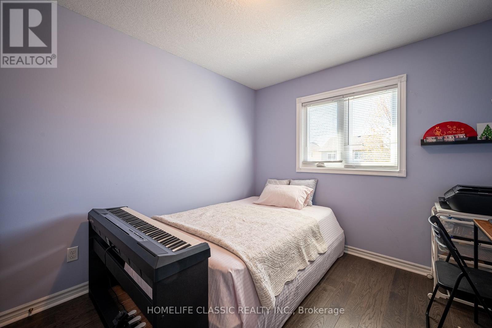 5 Irwin Crescent, New Tecumseth, ON - Indoor Photo Showing Bedroom