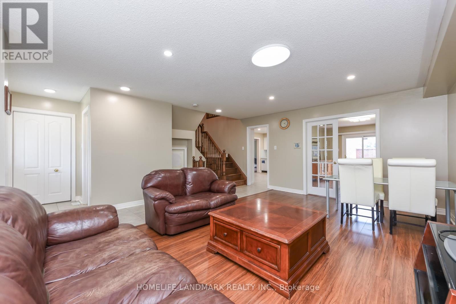 1153 Ogden Avenue, Mississauga, ON - Indoor Photo Showing Living Room