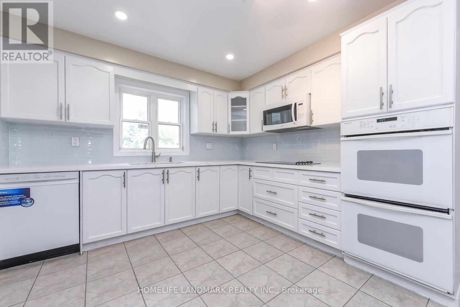 1153 Ogden Avenue, Mississauga, ON - Indoor Photo Showing Kitchen