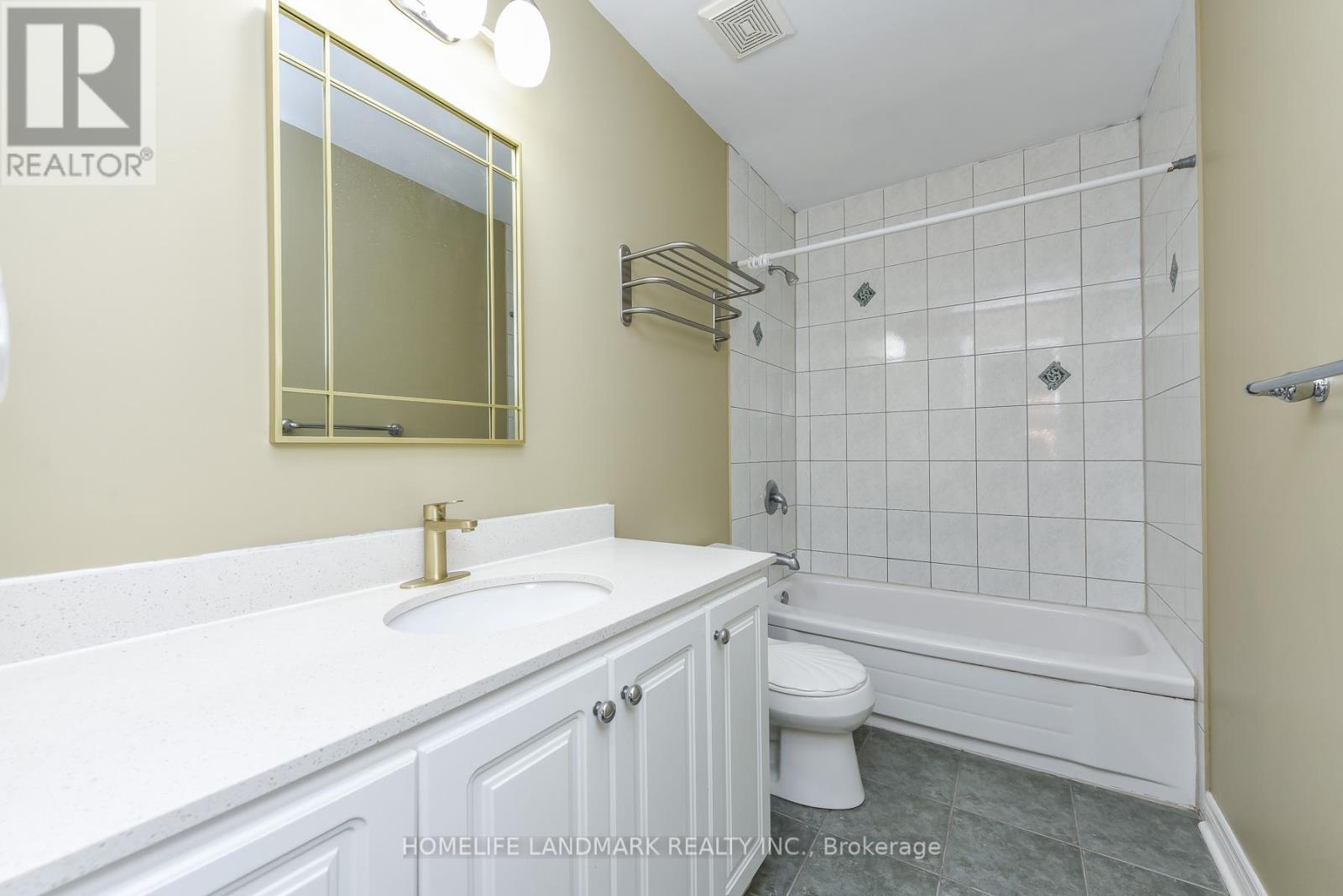 1153 Ogden Avenue, Mississauga, ON - Indoor Photo Showing Bathroom
