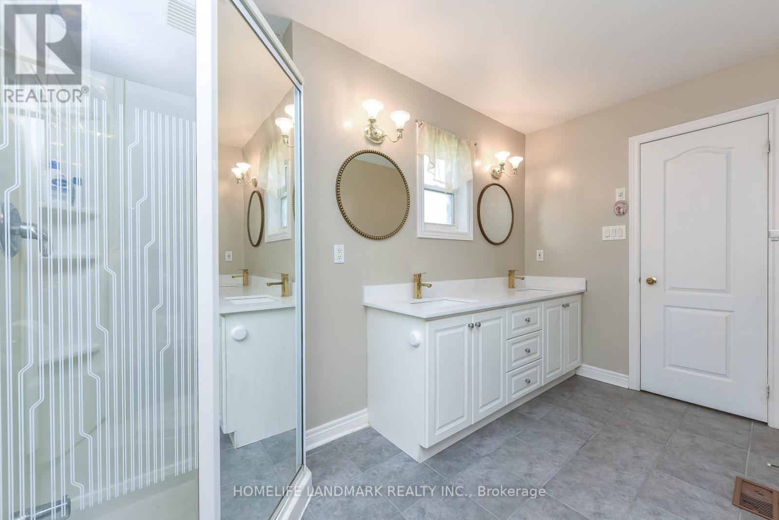 1153 Ogden Avenue, Mississauga, ON - Indoor Photo Showing Bathroom