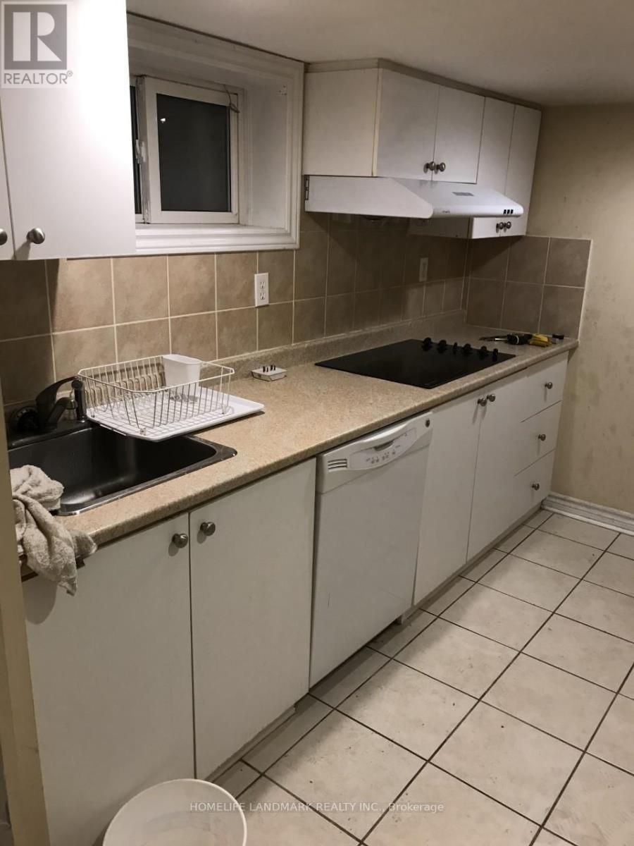 1153 Ogden Avenue, Mississauga, ON - Indoor Photo Showing Kitchen