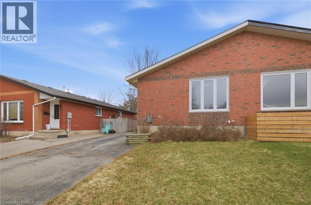 View of home's exterior with brick siding and a lawn - 7 Forest Drive, Paris, ON - Outdoor With Exterior