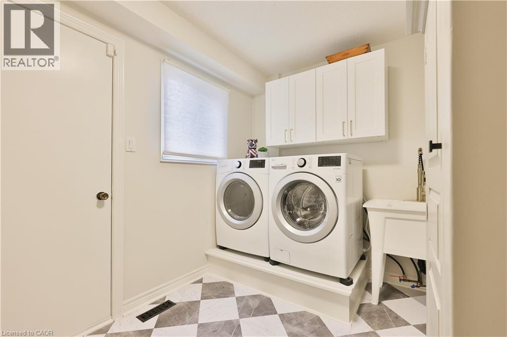 431 Naomi Crescent, Mississauga, ON - Indoor Photo Showing Laundry Room