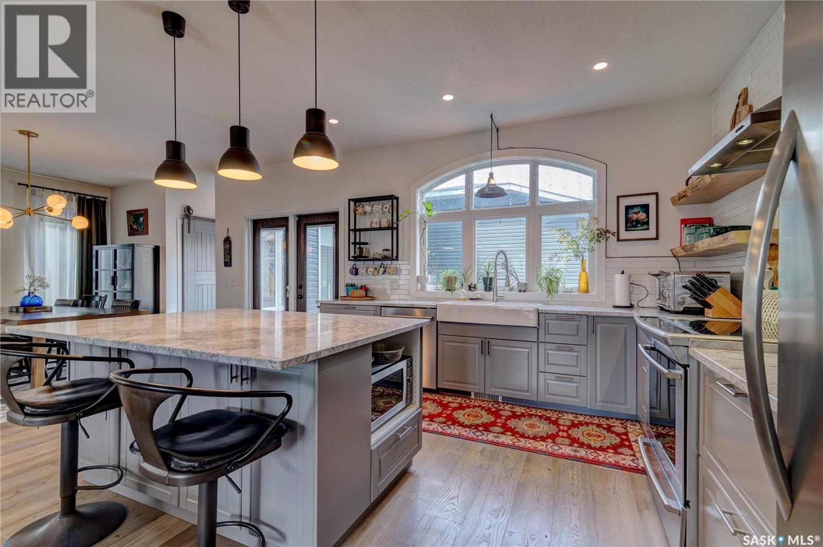 6224 8Th Avenue, Regina, SK - Indoor Photo Showing Kitchen With Upgraded Kitchen